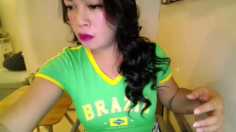 Snapshot of pinaymorena69 chatting on 09/28/25, 12:10 Just cath  online show from 09/28/25, 12:10