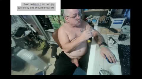 pini_z online show from 12/25/24, 10:37