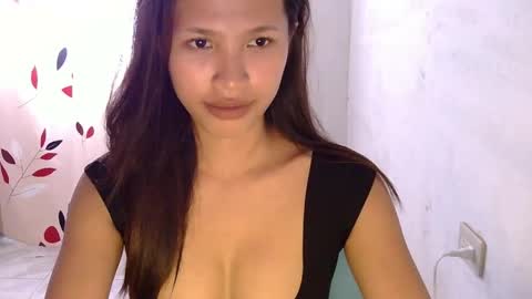Snapshot of pink_bubbles011 chatting on 05/19/26, 05:03 pink_bubbles011 online show from 05/19/26, 05:03
