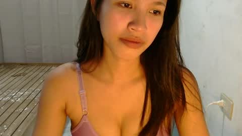 Snapshot of pink_bubbles011 chatting on 05/24/26, 06:18 pink_bubbles011 online show from 05/24/26, 06:18