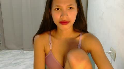Snapshot of pink_bubbles011 chatting on 05/31/26, 06:31 pink_bubbles011 online show from 05/31/26, 06:31