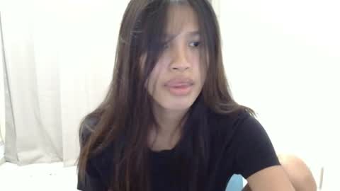 Snapshot of pink_bubbles011 chatting on 06/11/26, 08:34 pink_bubbles011 online show from 06/11/26, 08:34