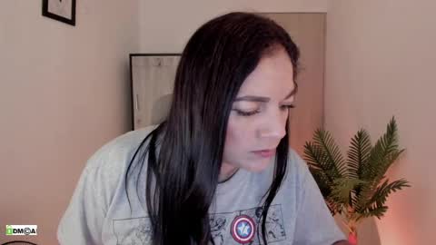 Snapshot of pink_kitten_ chatting on 04/07/26, 10:37 Eli online show from 04/07/26, 10:37
