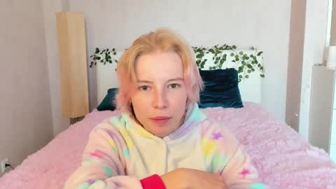 Snapshot of pink_lila18 chatting on 09/10/25, 08:14 pink_lila18 online show from 09/10/25, 08:14