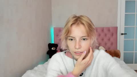 Snapshot of pink_lila18 chatting on 09/14/25, 08:35 pink_lila18 online show from 09/14/25, 08:35