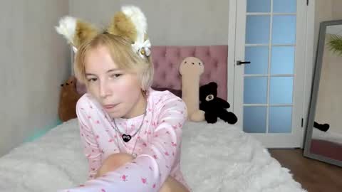 pink_lila18 online show from 09/22/25, 09:00