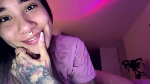 Snapshot of pink_quarz chatting on 11/26/25, 01:06 KELLY online show from 11/26/25, 01:06