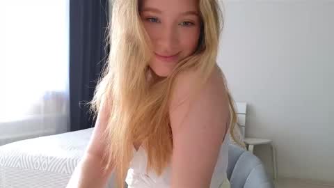 Snapshot of pink_rosee_ chatting on 10/08/25, 03:26   online show from 10/08/25, 03:26