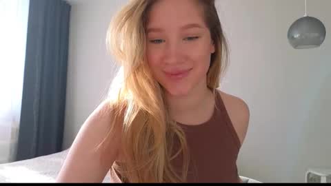 Snapshot of pink_rosee_ chatting on 10/12/25, 03:05   online show from 10/12/25, 03:05