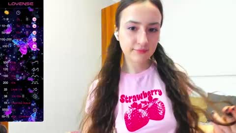 Snapshot of pink_soda33 chatting on 06/12/26, 05:17 pink_soda33 online show from 06/12/26, 05:17