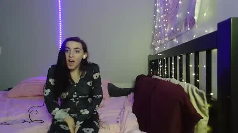 pink_tv online show from 11/25/25, 02:44