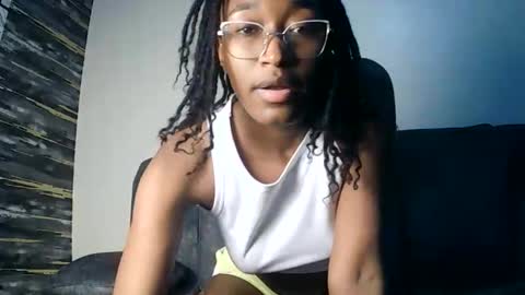 Snapshot of pinkaura_ chatting on 02/20/26, 04:07 PinkyAura online show from 02/20/26, 04:07