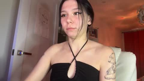 pinkdollylovv online show from 10/13/25, 09:37