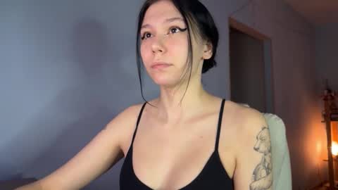 Snapshot of pinkdollylovv chatting on 12/21/25, 08:38 pinkdollylovv online show from 12/21/25, 08:38