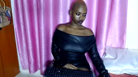 pinkdomina01 online show from 06/15/26, 09:17