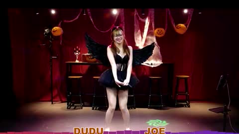 Snapshot of pinklady_dudu chatting on 10/31/25, 06:25 pinklady_dudu online show from 10/31/25, 06:25