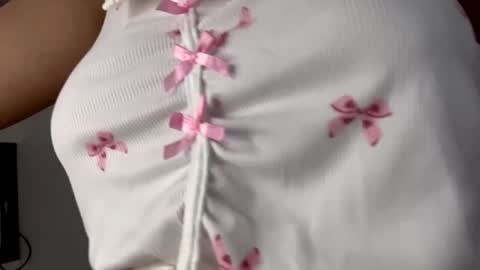 Snapshot of pinkncrazy chatting on 11/28/25, 09:23 HERES ALICE WELCOME EVERYONE LOVENSE DOMI REACT TO YOUR TIPS LETS MAKE A GREAT SHOW TOGETHER online show from 11/28/25, 09:23