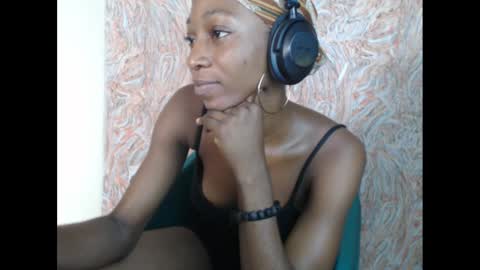 Snapshot of pinknjuicyx chatting on 12/17/24, 10:23 pinknjuicyx online show from 12/17/24, 10:23