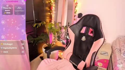 Sarah .. online show from 02/01/25, 04:56