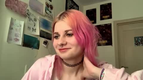 Sara online show from 10/04/25, 01:53