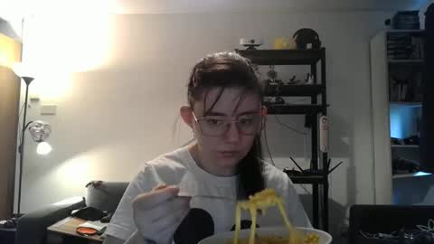 pinkwife97 online show from 09/17/25, 09:22