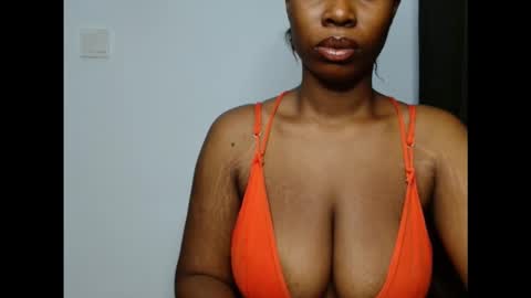 Snapshot of pinkxsugar chatting on 10/13/25, 09:42 pinkxsugar online show from 10/13/25, 09:42