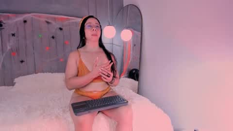 Snapshot of pinky_dreamss chatting on 10/23/25, 10:19 Piky Dreams online show from 10/23/25, 10:19