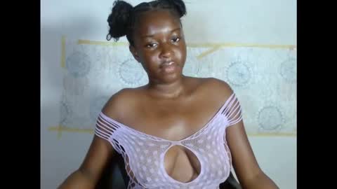 pinkykiki_247 online show from 11/02/25, 10:28