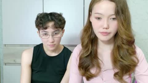 Li long hair and Ru short hair online show from 05/23/26, 02:43