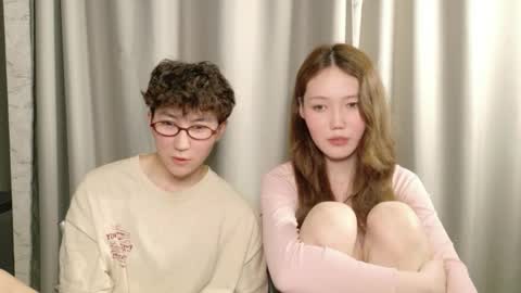 Li long hair and Ru short hair online show from 06/05/26, 11:21