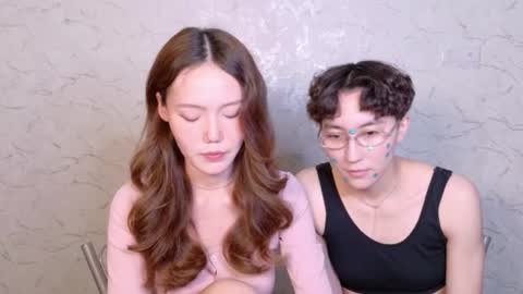 Li long hair and Ru short hair online show from 07/26/26, 12:01