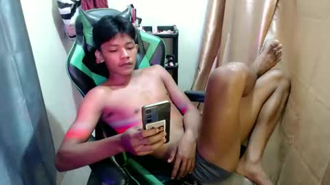 Snapshot of pinoy_cuteboy69 chatting on 05/21/26, 06:53 pinoy_cuteboy69 online show from 05/21/26, 06:53