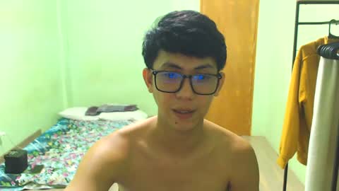 Snapshot of pinoytwinkcum chatting on 08/04/26, 08:28 john online show from 08/04/26, 08:28