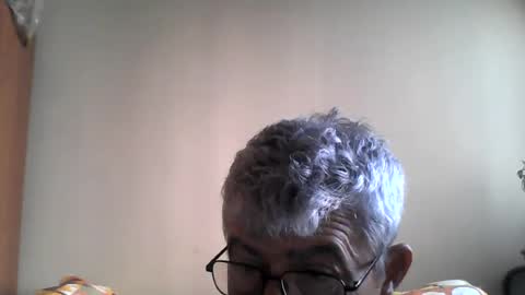 Snapshot of pipi2704 chatting on 08/09/26, 10:42 pipi2704 online show from 08/09/26, 10:42