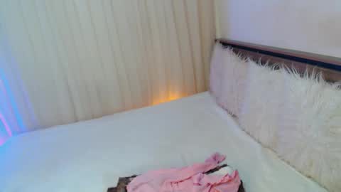 Snapshot of piroulita chatting on 02/08/26, 03:43 Ari online show from 02/08/26, 03:43