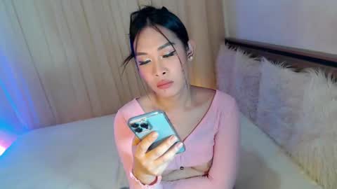 Snapshot of piroulita chatting on 04/13/26, 09:37 Ari online show from 04/13/26, 09:37