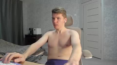 Snapshot of pirremeow chatting on 01/08/26, 12:18 Pierre online show from 01/08/26, 12:18