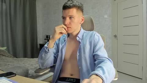 Snapshot of pirremeow chatting on 03/01/26, 07:43 Pierre online show from 03/01/26, 07:43