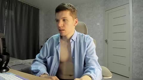 Snapshot of pirremeow chatting on 04/04/26, 06:00 Pierre online show from 04/04/26, 06:00