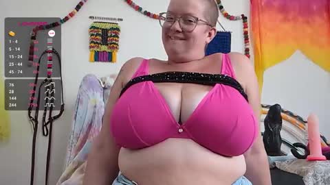 Em online show from 10/10/25, 08:19