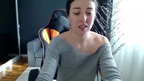 piscesgirl06 online show from 01/10/25, 10:06
