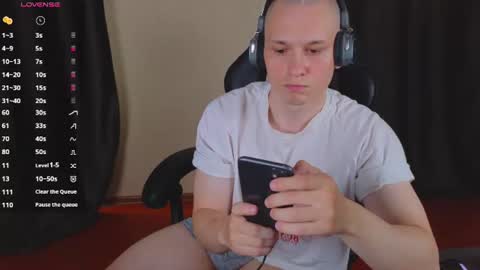 Snapshot of pistonpojizni chatting on 07/31/26, 09:52 STRONGBEAUTY online show from 07/31/26, 09:52