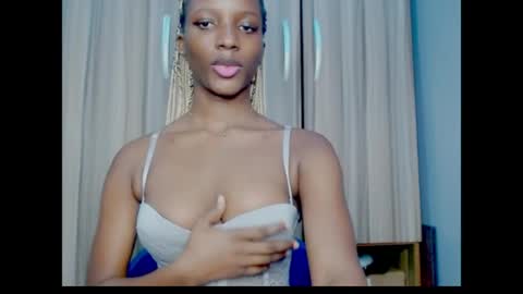 Ella online show from 07/26/26, 06:43