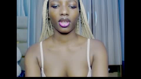Ella online show from 07/29/26, 06:44