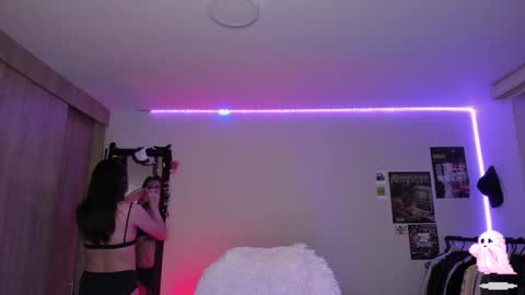 Snapshot of pixiedaemon chatting on 12/04/24, 02:53 pixie online show from 12/04/24, 02:53