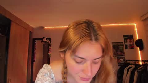 Snapshot of pixiedaemon chatting on 01/08/25, 02:25 pixie online show from 01/08/25, 02:25