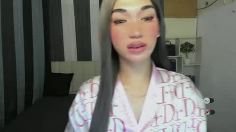 pixiedoll_ online show from 06/12/26, 05:45