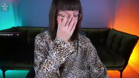 pixiepeachh online show from 10/11/25, 06:23