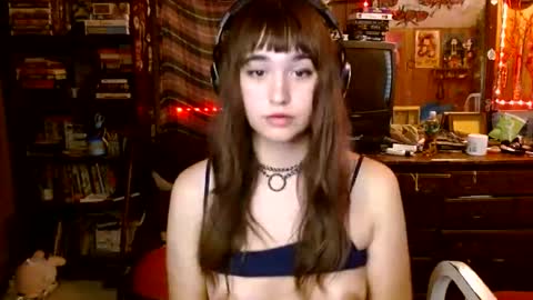 Izzy online show from 09/15/25, 08:09