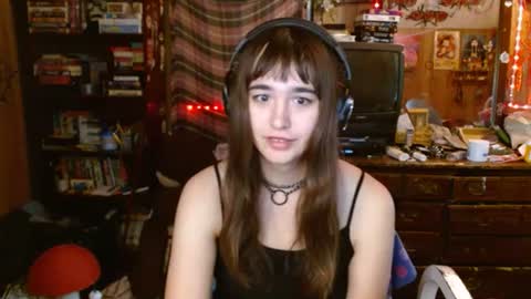 Izzy online show from 09/18/25, 04:53